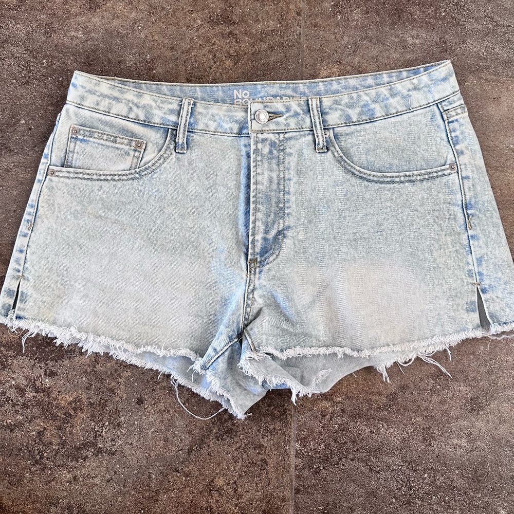 EUC No Boundaries Jean Shorts Distressed Frayed Hem